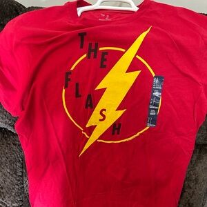 GAP Red Graphic Licensed T-Shirt with Yellow Accent Size Large